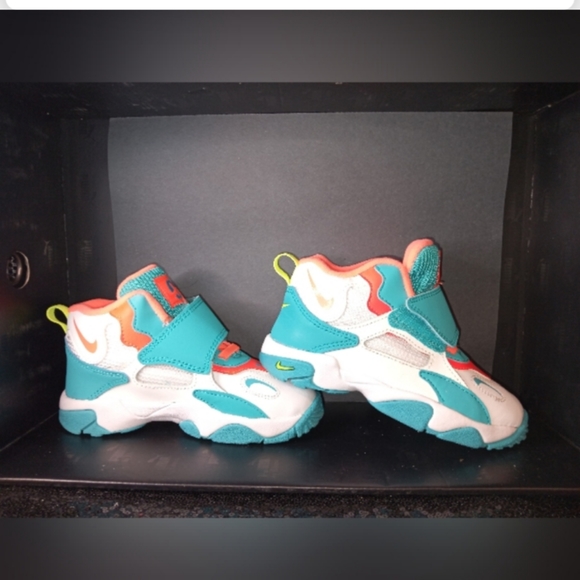 Nike infant sneakers size 10c - Picture 2 of 3